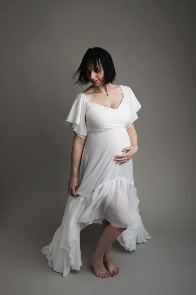 Robes de séance grossesse — collection signature du dressing Rose Basile, photographe maternité à Juziers